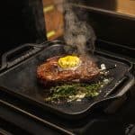 צריבת סטייק על פלאנצ'ה Traeger אינדוקציה