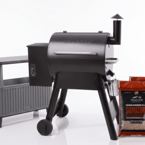 חבילת Traeger Pro 22 עם בר משקאות BevyBar ושני שקי שבבי עץ